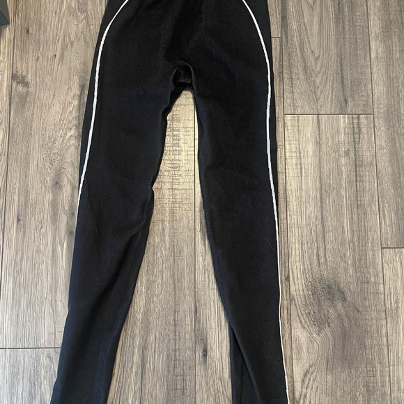 Pretty lil thing workout out fit - Picture 3 of 5